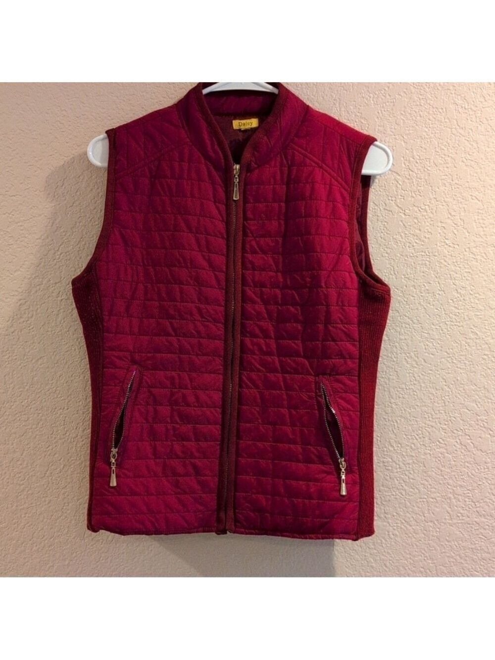 Daisy quilted vest, size Small,Red ,two front zipped pockets, polyester.